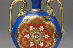 Vase à deux anses en porcelaine fine de Chine peint et doré,  1850-1860.